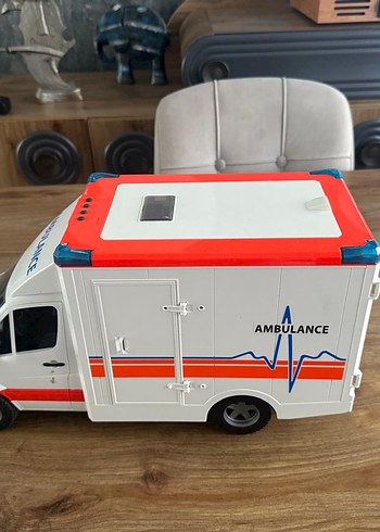 BRUDER MARKA AMBULANS