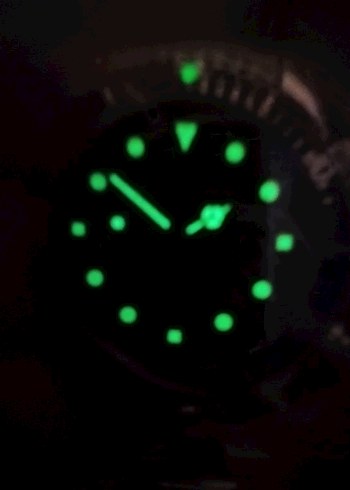 Karanlıkta Parlayan Minimalist Erkek Saati