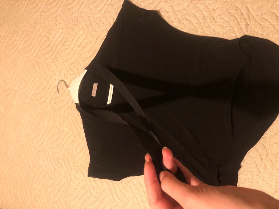 Siyah V Yaka Kolsuz bluz - Görsel 4