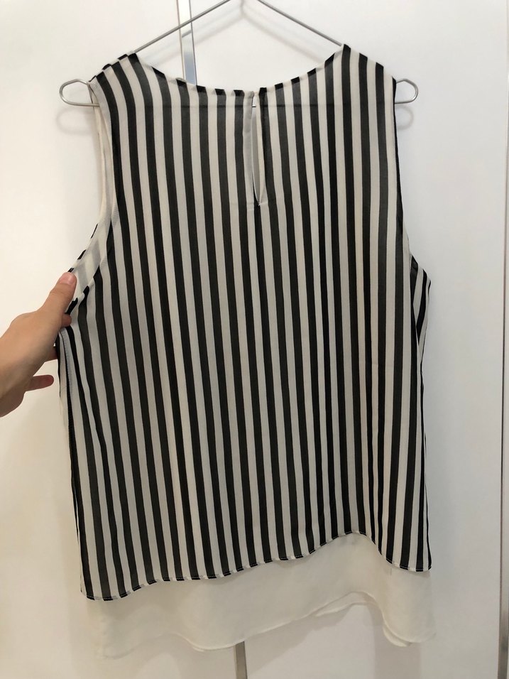 Gri Beyaz Çizgili Kolsuz Gömlek Bluz - Görsel 3