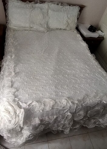 Yatak örtüsü ve 2 adet yastık kılıfı