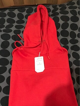 Pullandbear etiketli kırmızı Sweatshirt