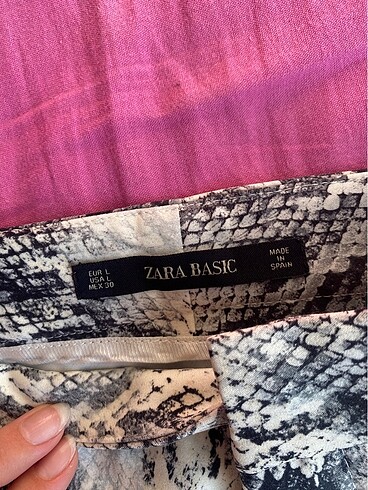 Zara Zara Yılan Derisi Desenli Pantolon