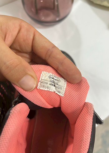 33 Beden Kız Çocuk Siyah-Pembe Baskılı Street Botları