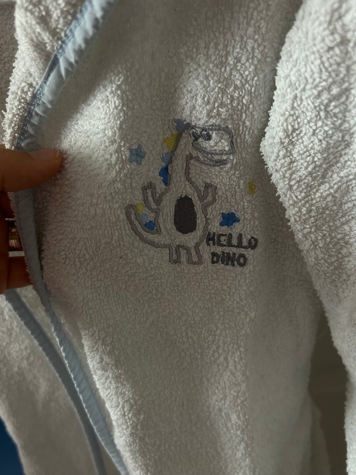 Kapüşonlu Erkek Çocuk Nakışlı Bornoz - Görsel 2