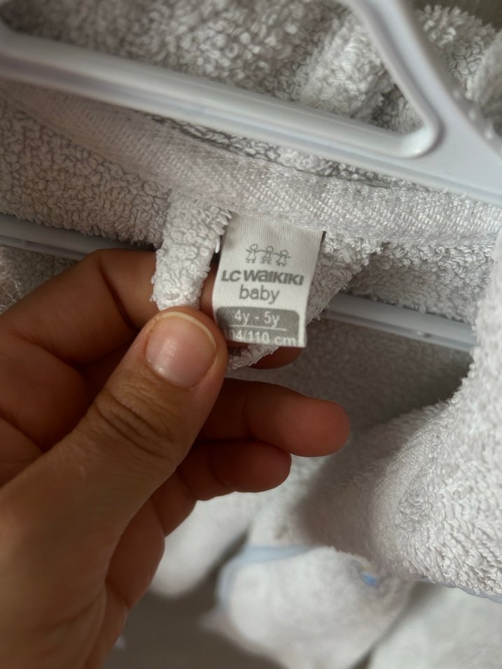 Kapüşonlu Erkek Çocuk Nakışlı Bornoz - Görsel 3