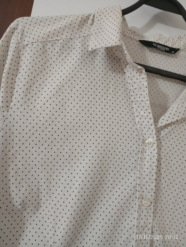 Pamuklu Beyaz Düğmeli Kısa Kollu Gömlek - Görsel 3