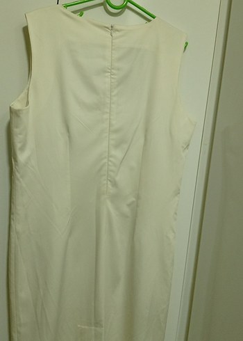 Beyaz V Yakalı astarlı de Kolsuz Elbise - Görsel 7