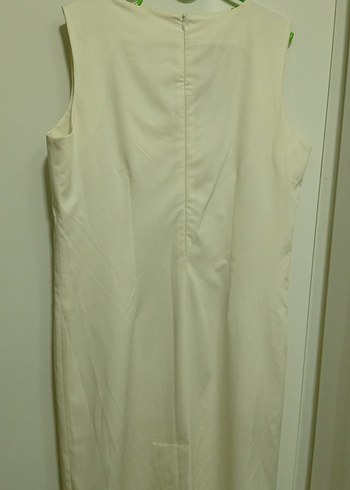 Beyaz V Yakalı astarlı de Kolsuz Elbise - Görsel 8