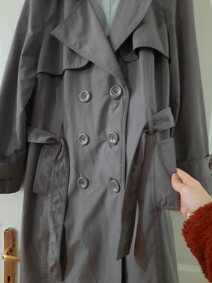 Düğmeli Uzun Kahverengi Kadın Trençkot - Görsel 4