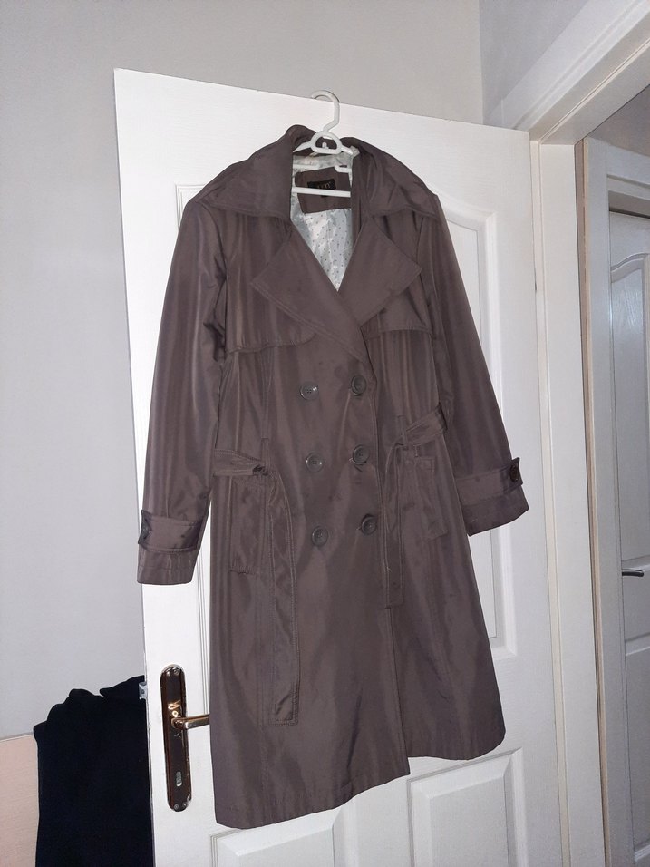 Düğmeli Uzun Kahverengi Kadın Trençkot - Görsel 2