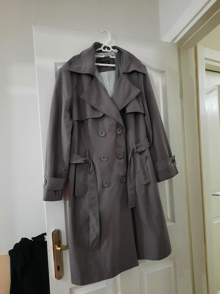 Düğmeli Uzun Kahverengi Kadın Trençkot - Görsel 3