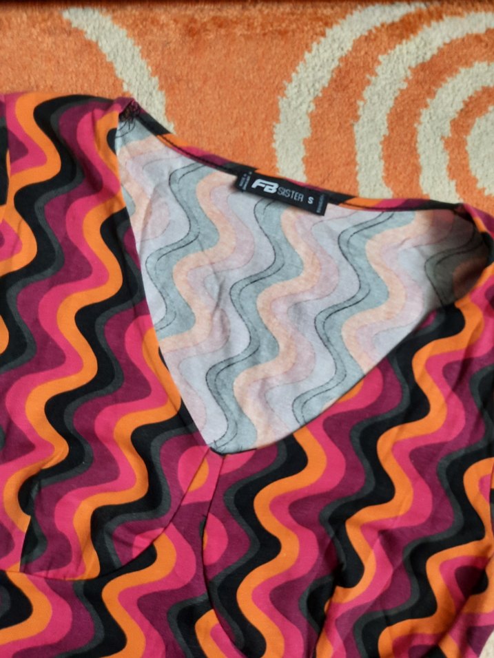 Renkli Dalga Desenli V Yaka Kadın Bluz - Görsel 2