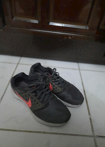 Nike 37