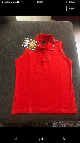 kırmızı etiketli tshirt