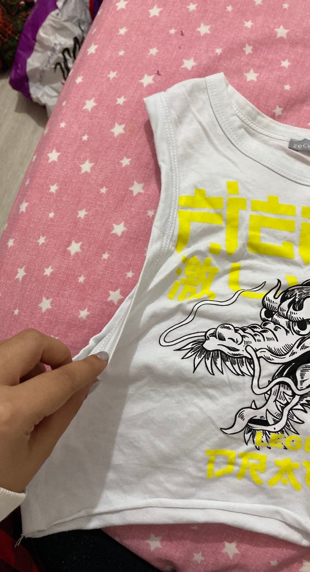 Kolsuz Baskılı Beyaz Tişörtü - Görsel 4