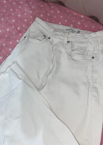 Paça detaylı beyaz mom slim fit kot pantolon jean stradivarious - Görsel 3