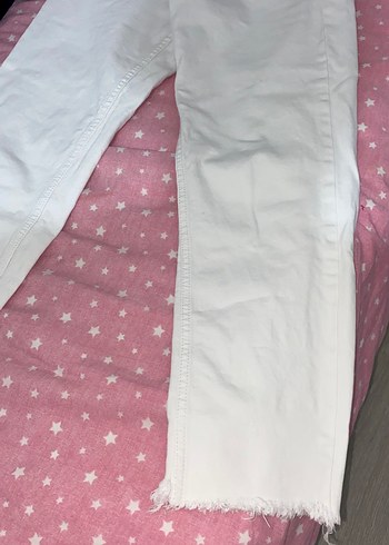 Paça detaylı beyaz mom slim fit kot pantolon jean stradivarious - Görsel 2