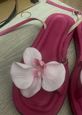 Shoebellas Beyaz Çiçek Detaylı Kadın Sandalet - Görsel 4