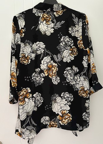 36 Beden Düğmeli, V Yakalı Siyah Çiçekli Midi Kimono