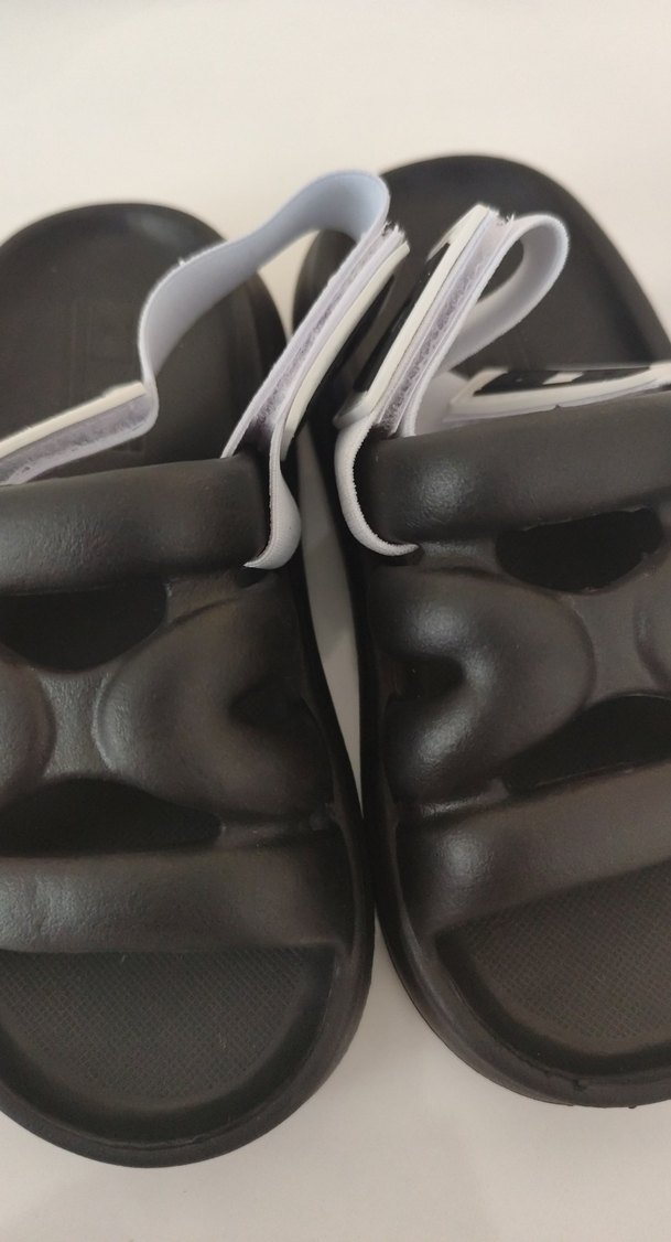 Siyah Çıtçıtlı Günlük Terlik - Görsel 2