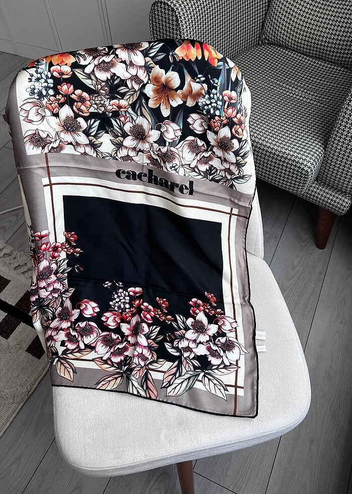 Cacharel ipek eşarp - Görsel 2