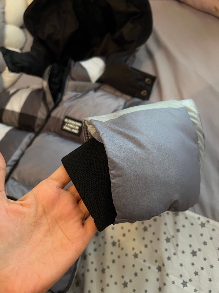 Burberry kapüşonlu çocuk şişme mont - Görsel 2