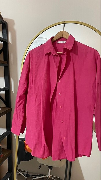 Pembe gömlek
