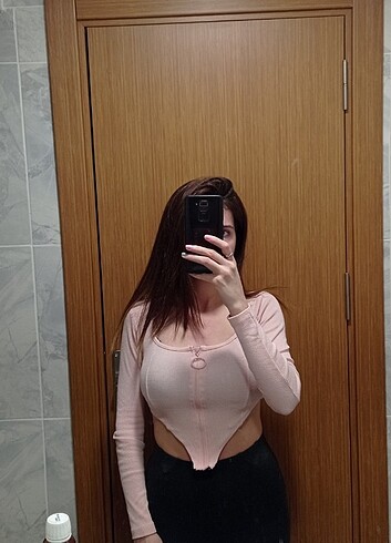 s Beden ÖNÜ FERMUARLI CROP BLUZ PEMBE RENK