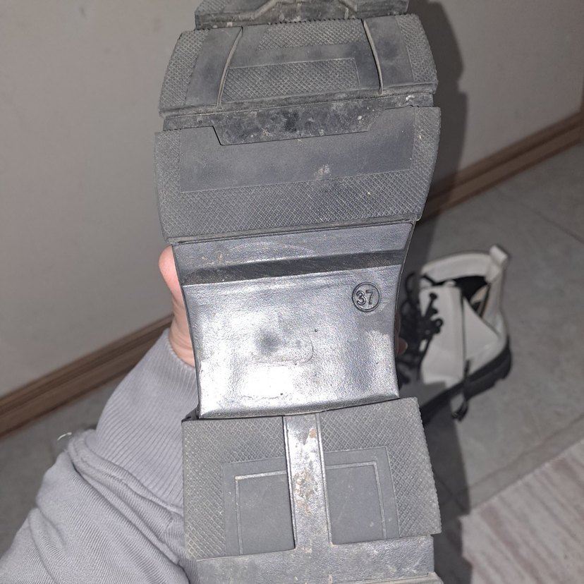 Beyaz Bağcıklı  Kadın Bot - Görsel 2