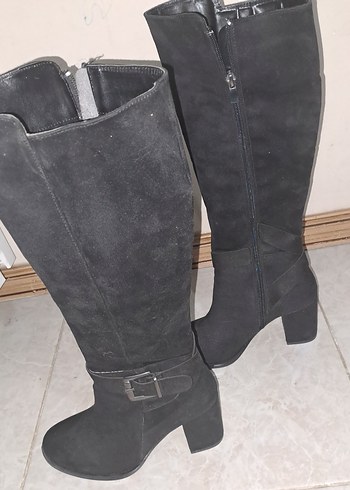 Siyah Süet Tokalı DizaltıTopuklu Bot - Görsel 3