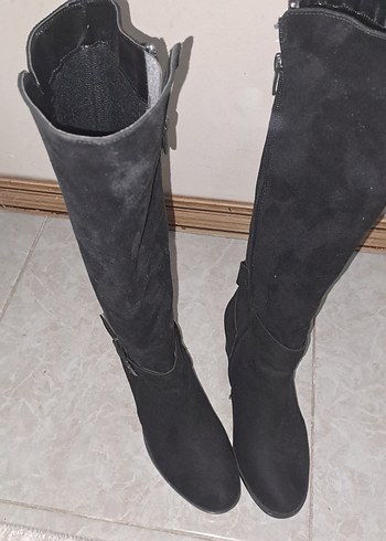 Siyah Süet Tokalı DizaltıTopuklu Bot - Görsel 5