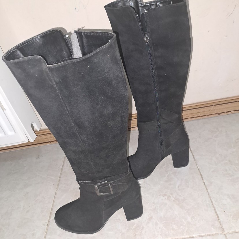 Siyah Süet Tokalı DizaltıTopuklu Bot - Görsel 3