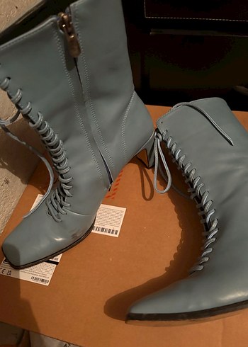 Gri Deri Bağcıklı Stiletto Topuklu Kadın Bot - Görsel 2