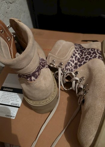 Bej Süet Bağcıklı Kadın Dolgu Topuk Bot - Görsel 3