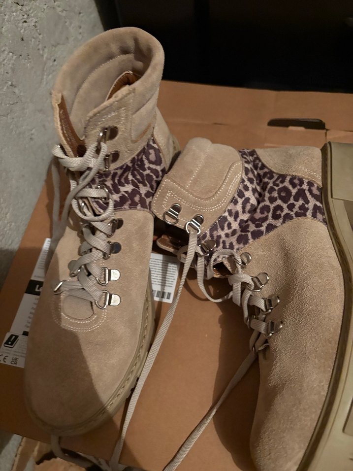 Bej Süet Bağcıklı Kadın Dolgu Topuk Bot - Görsel 2