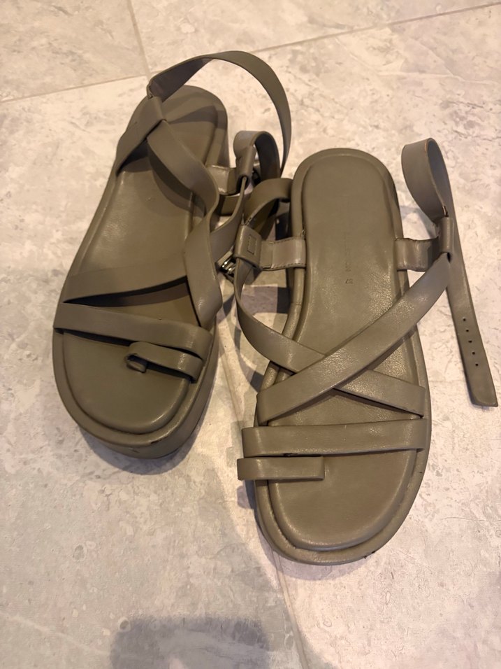 Bej Gri Kadın Dolgu Topuklu Sandalet - Görsel 2