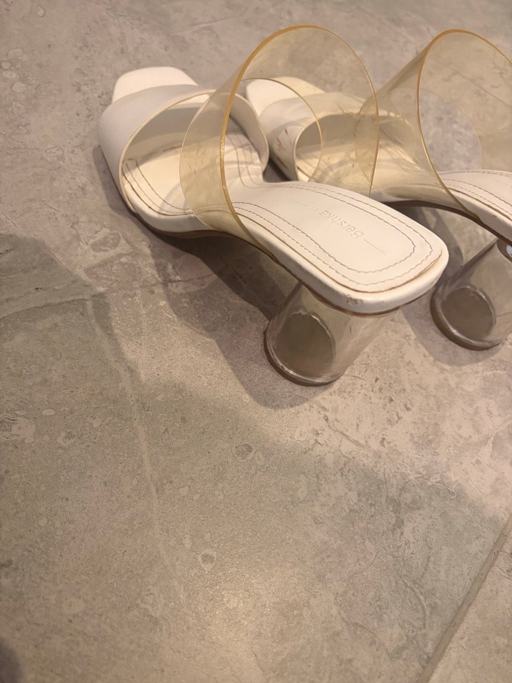 Şeffaf Bantlı Beyaz Dolgu Topuk Terlik - Görsel 3