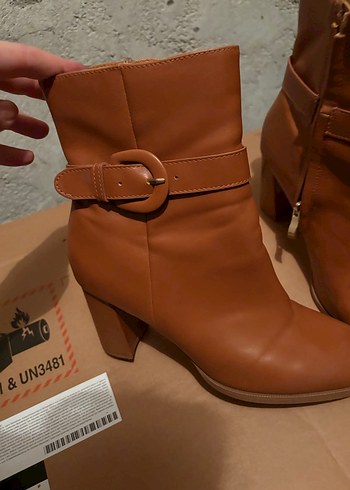 Kahverengi Deri Tokalı Kadın Bot - Görsel 2