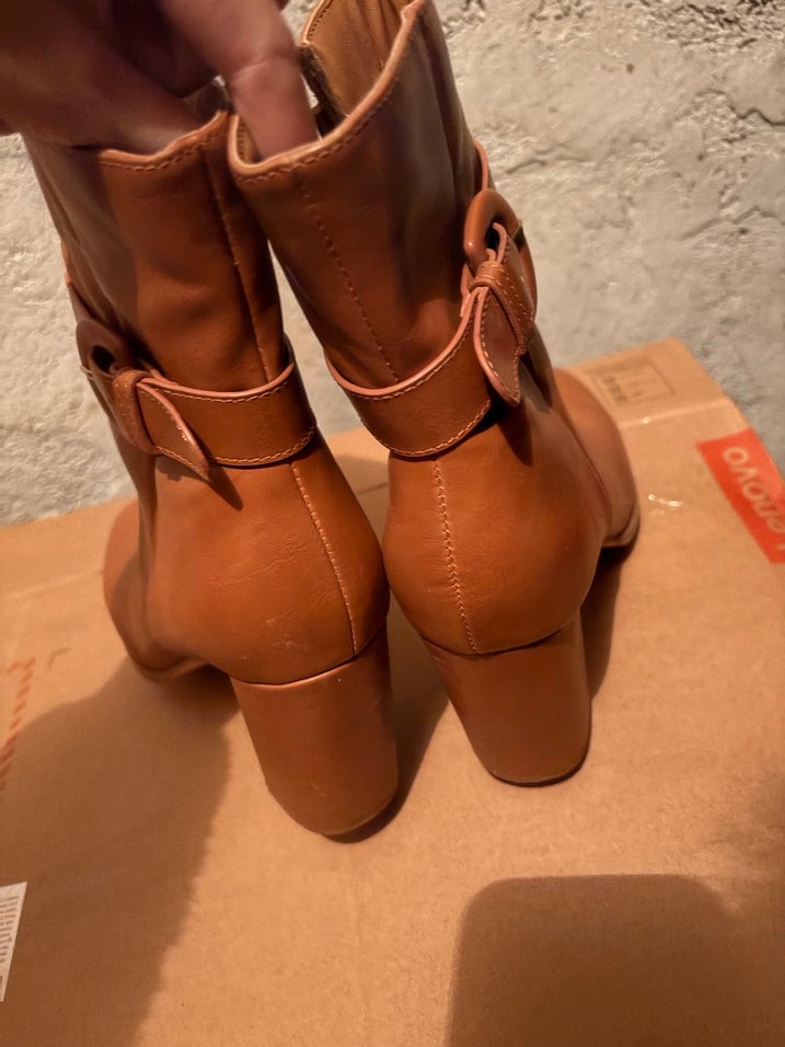 Kahverengi Deri Tokalı Kadın Bot - Görsel 4