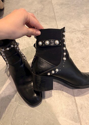 İnci Detaylı Siyah Kadın Deri Topuklu Bot - Görsel 3