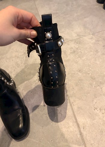 İnci Detaylı Siyah Kadın Deri Topuklu Bot - Görsel 5