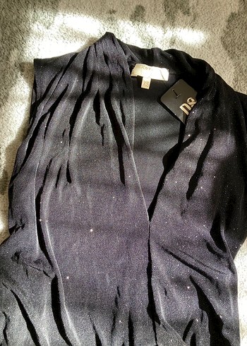 Siyah Kolsuz V Yaka SİMLİ PARILTILI BLUZ - Görsel 4