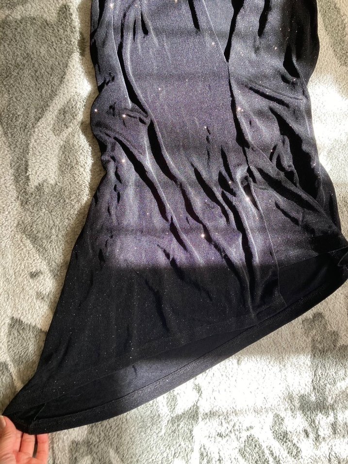 Siyah Kolsuz V Yaka SİMLİ PARILTILI BLUZ - Görsel 5