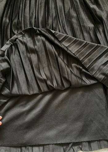 Siyah Pileli Etek - Görsel 2