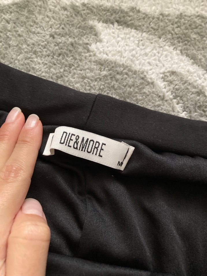 Siyah Pileli Etek - Görsel 3