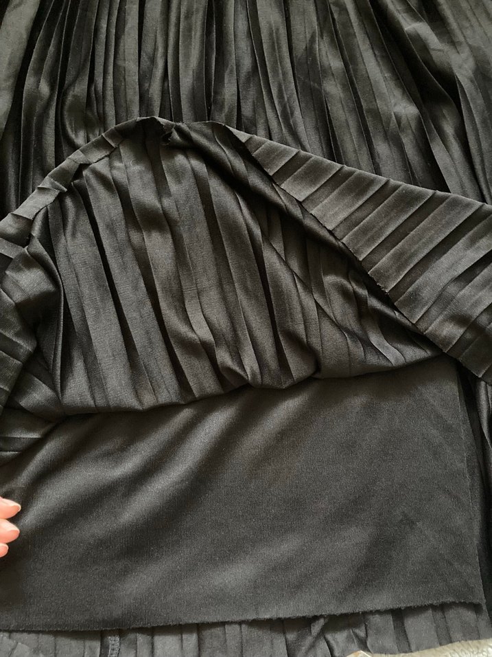 Siyah Pileli Etek - Görsel 2