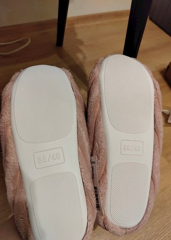 Bej Peluş Detaylı Kadın Terlik