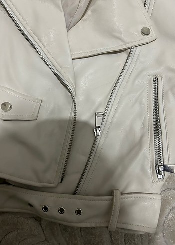 Stradivarius Beyaz Deri Fermuarlı Kadın Ceket