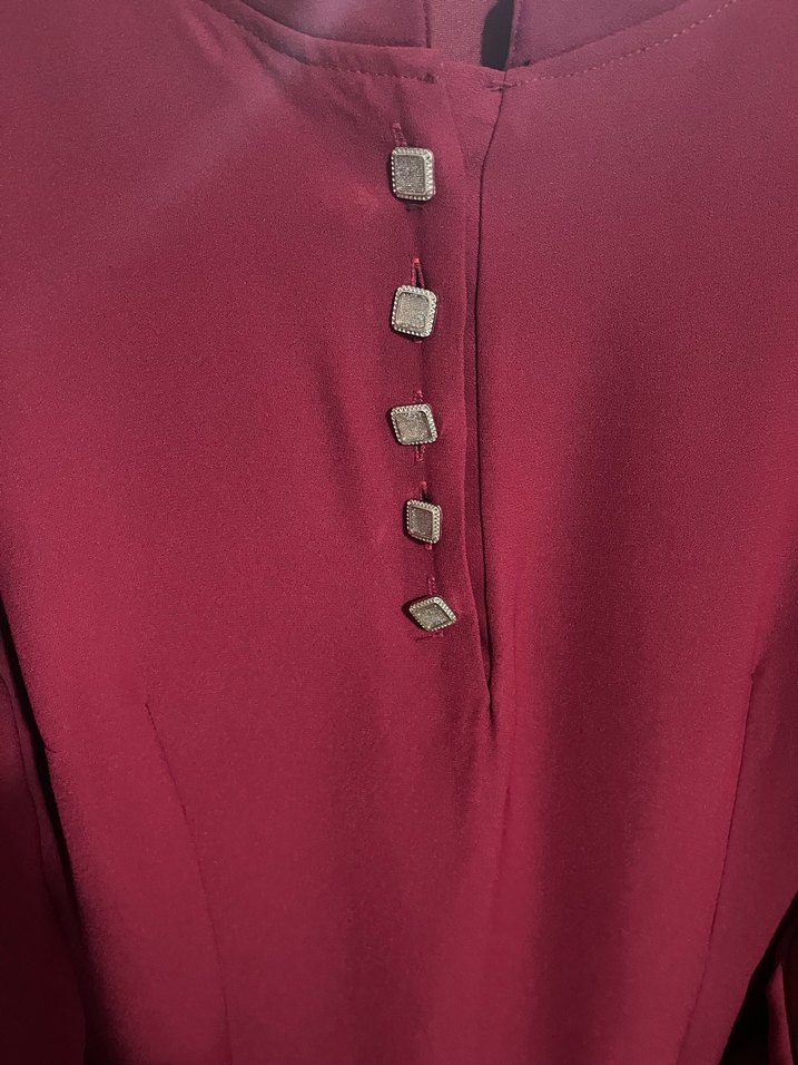 Bordo Düğmeli Uzun Kollu Uzun Elbise - Görsel 3